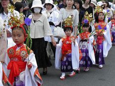 Kinder beim Festival in Arashiyama