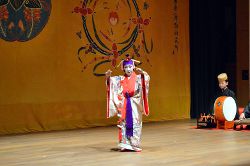 traditionelle Tänze von Okinawa