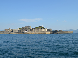 Die Ruineninsel Gunkanjima in der Bucht von Nagasaki besuchen Sie auf unserer Kyushu Reise.