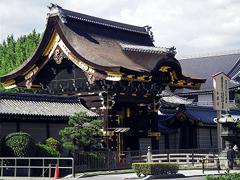 Haupttor des Nishi-Honganji Tempels