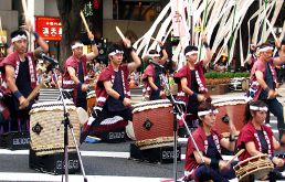 Trommelshow während Tanabata-Fest