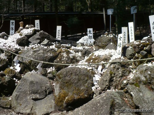 symbolische Bergverehrung im Futarasan Schrein japan-live-maerz16