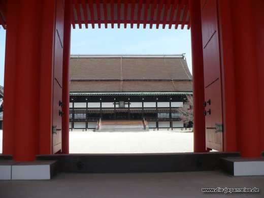 Durch die roten Tore zum Thronsaal japan-live-maerz16