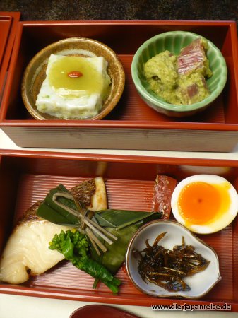 kaiseki besteht aus vielen kleinen nacheinander gereichten Speisen japan-live-maerz16