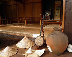 Sanshin Laute im Ryūkyū-Mura, Okinawa