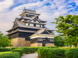 Die Burg von Matsue wird auf der Japan Kreuzfahrt besucht.