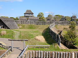Auf unserer Reise besuchen wir auf Kyushu die Yoshinogari Siedlung aus der Yayoi-Zeit.