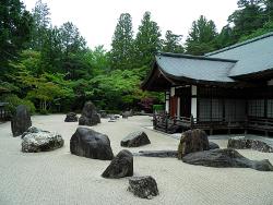Tempel mit Zen-Garten