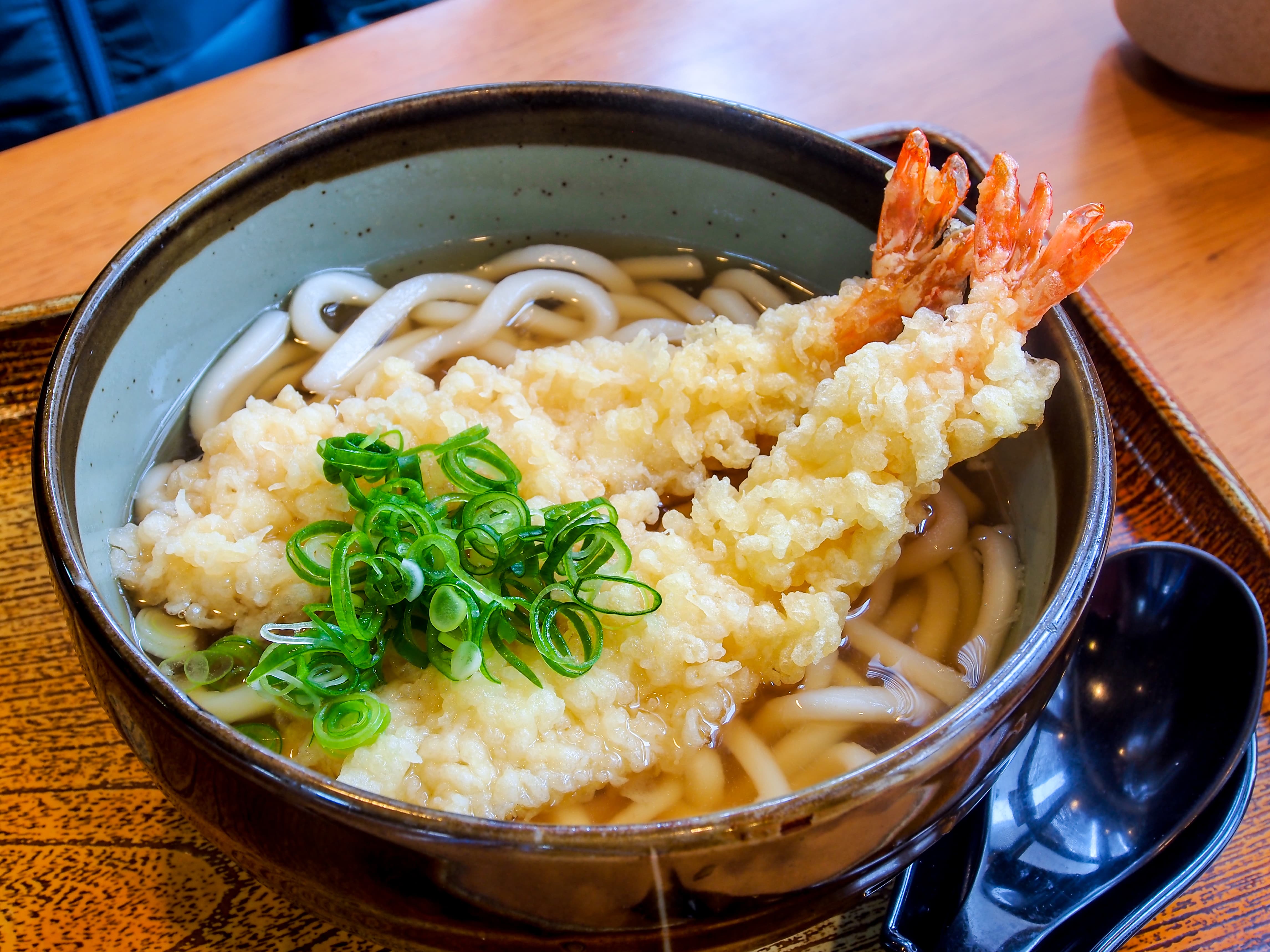 Udon schmecken gut als Suppe aber auch angebraten.