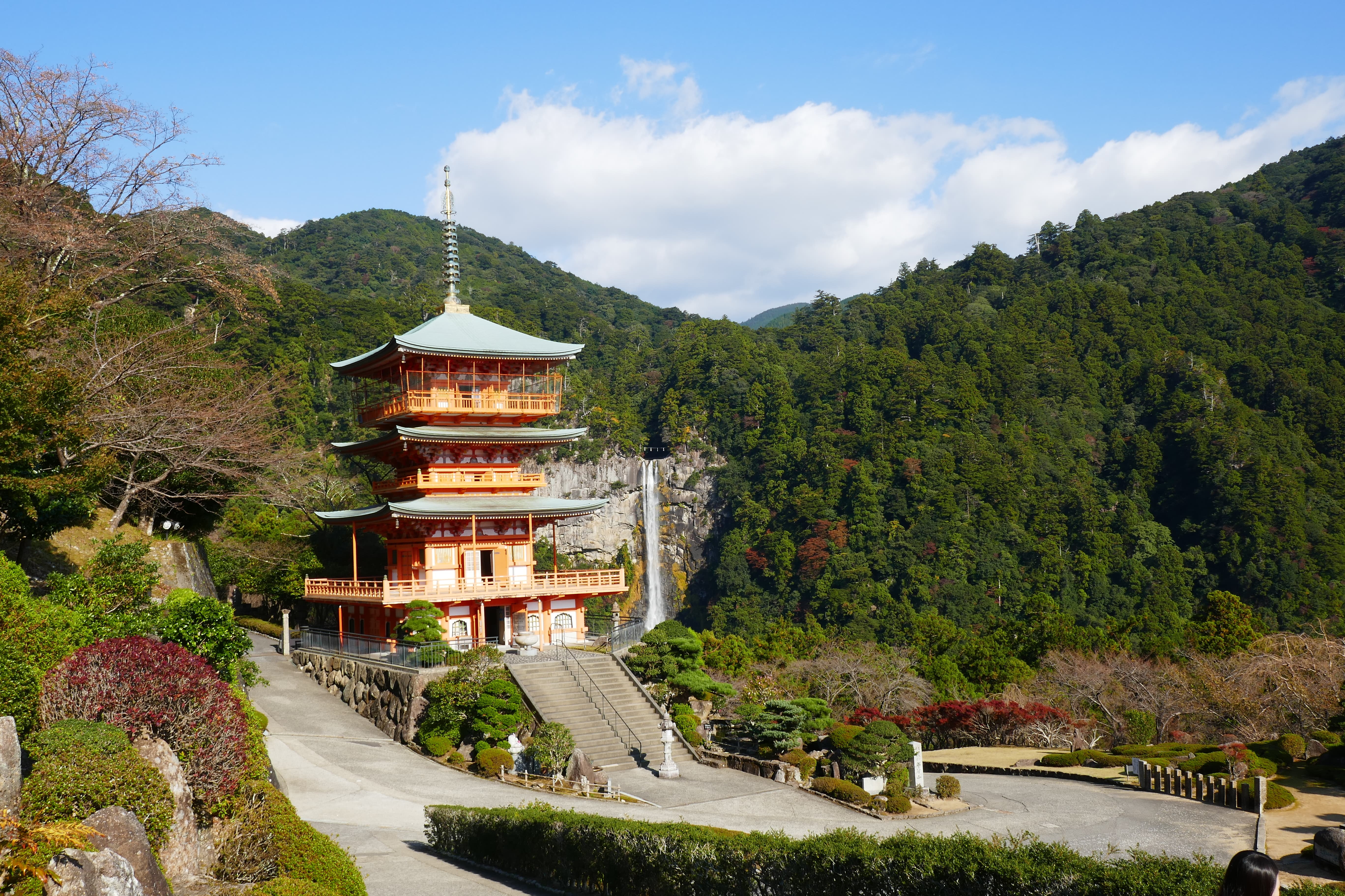 Der Wasserfall neben dem Heiligtum in den Kii-Bergen bietet den idealen Ort, um die innere Ruhe zu finden.